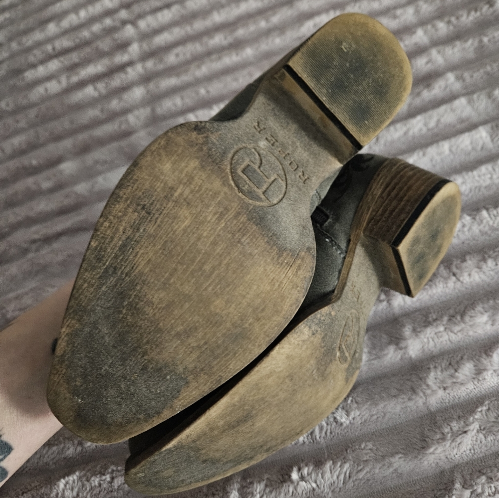 Embroidered Brown Western Boots - Picture 5 of 7
